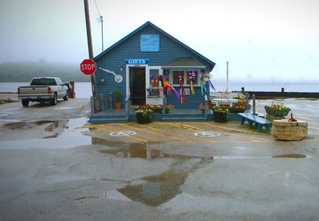 <em><b>The Simply Scandinavian Gift Shop in Gill's Rock in the summer. Door County Shore Report photo</b></b>